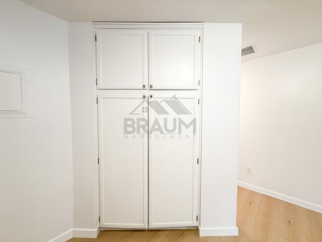 Building Photo - 7323 Winnetka Ave