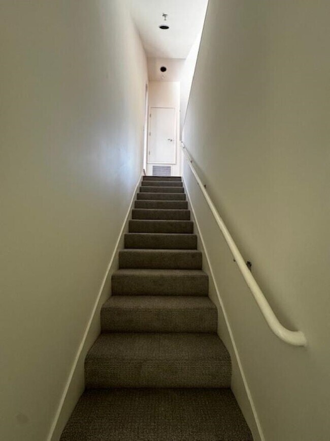 Building Photo - 42 Iron Horse Ln