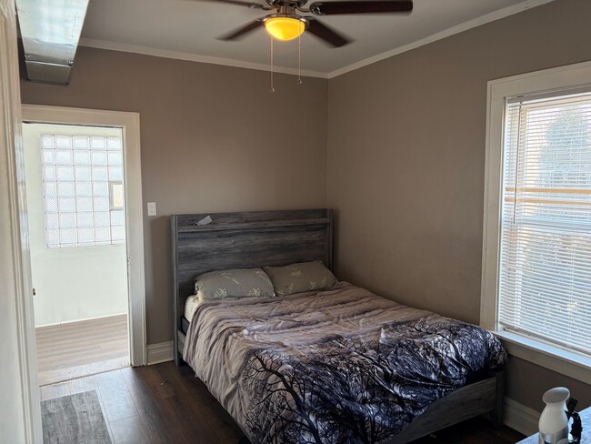 Building Photo - 10226 S Vernon Ave