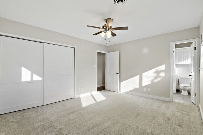 Building Photo - 5716 Wellington Dr
