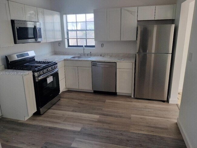 Building Photo - 17032 NW 49th Ct
