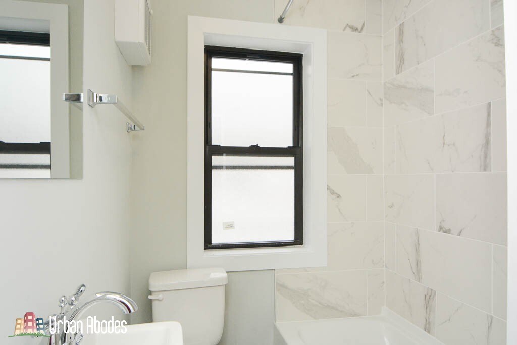 Building Photo - 727 Saint Johns Ave