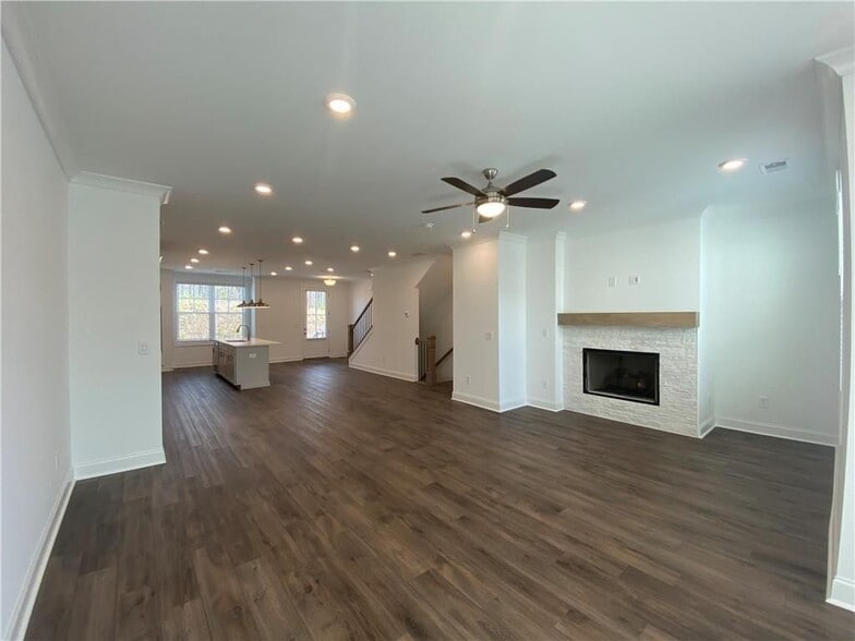 Building Photo - 805 Green Sapling Trl