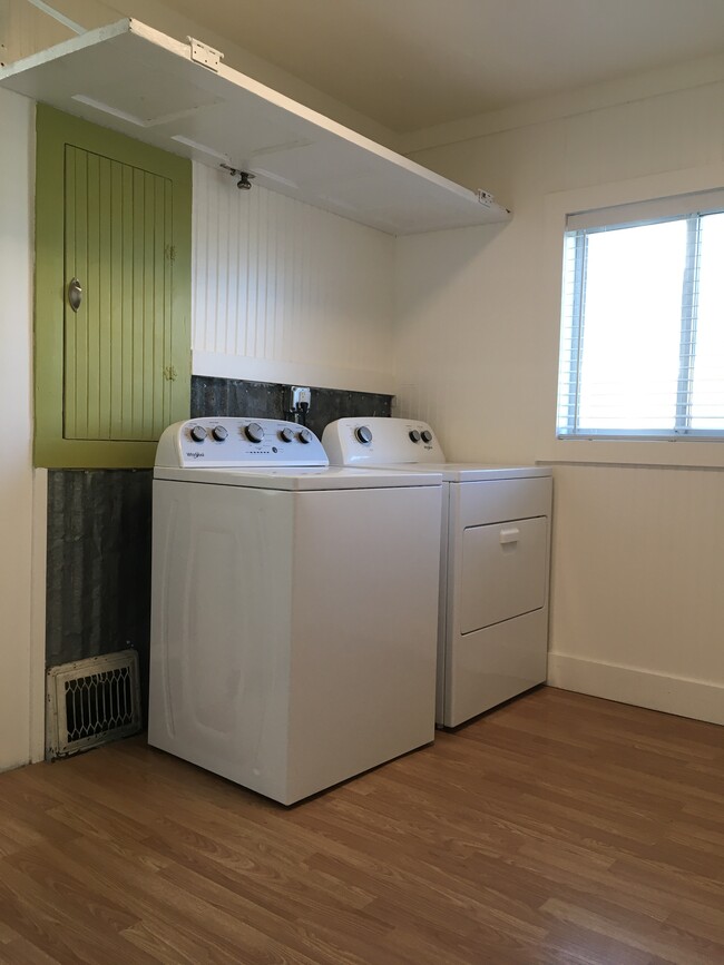 Laundry Room - 516 13th Ave N