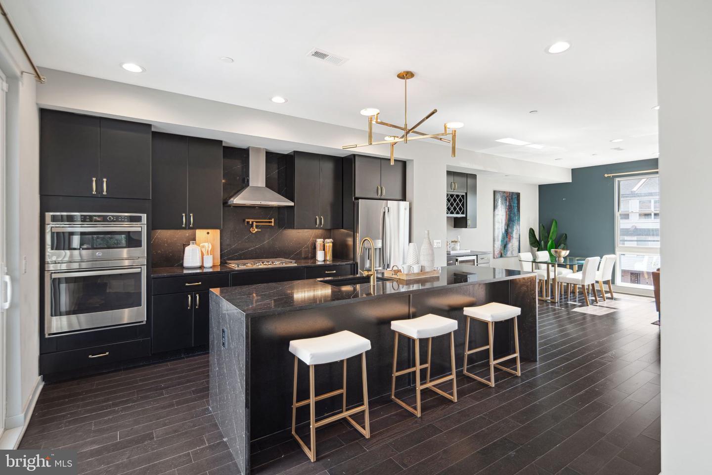 Building Photo - 670 N 13th St