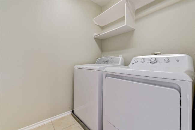 Building Photo - 14426 Mooreview Ln