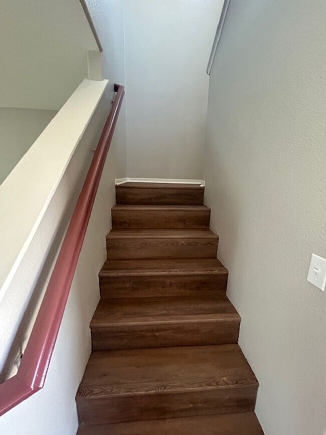Building Photo - *Move-in special $500 off 1st month's rent...