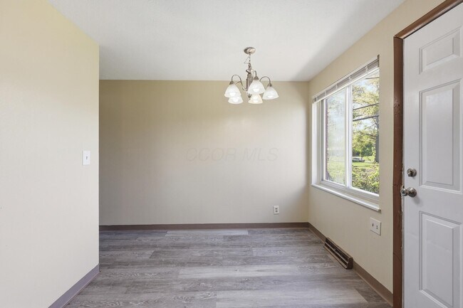 Building Photo - 1759 Lonsdale Rd