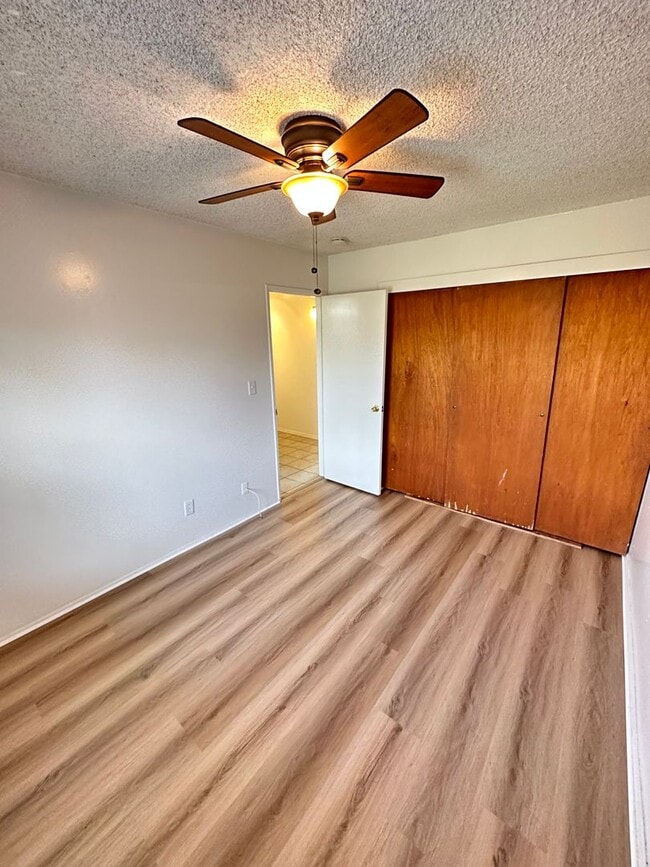 Building Photo - Beautiful House 3RB/1BA Single Family Home with 2 Car Garage & Large Fenced Backyard.