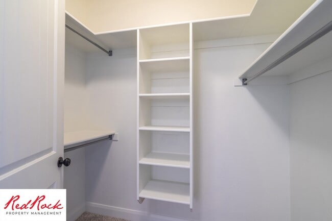 Building Photo - Remarkable 3 Bedroom Condo Next to Sunbroo...