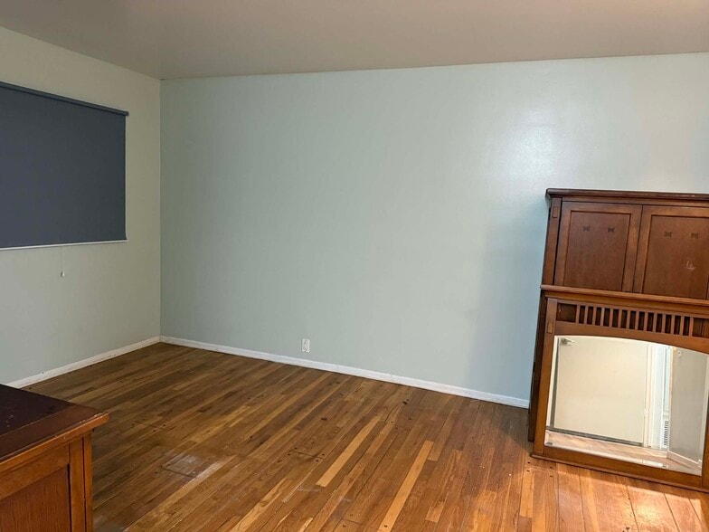 Building Photo - 3200 S Sepulveda Blvd