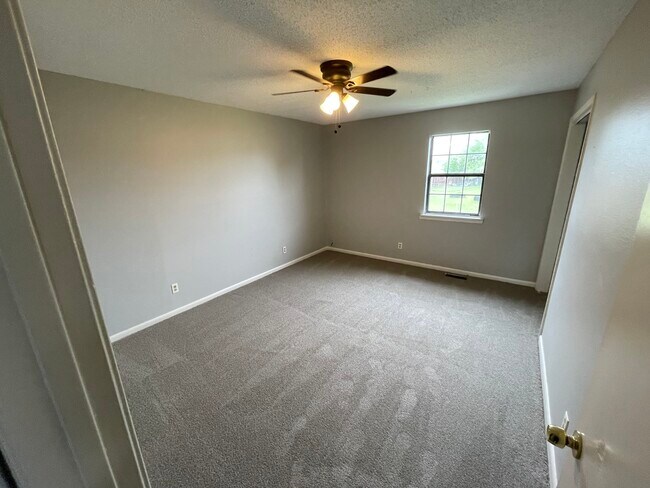 Building Photo - 1208 Henson