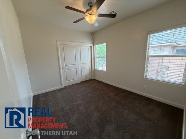 Building Photo - Home in Painted Desert