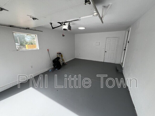 Building Photo - 1965 Cathay St