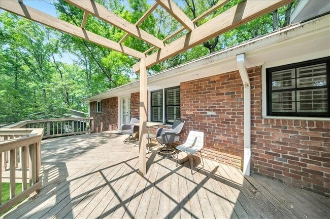 Building Photo - 5592 Colton Dr NE