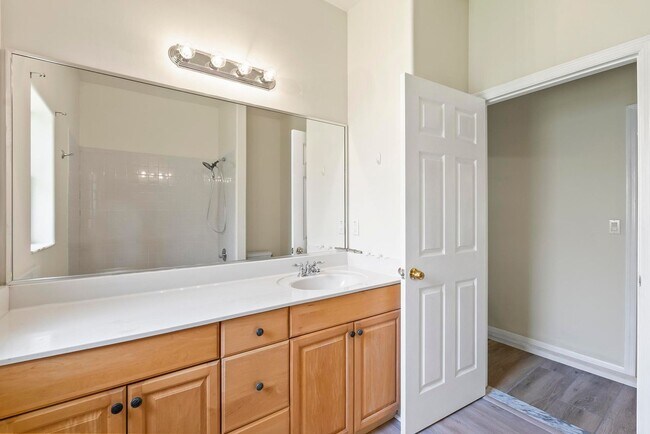 Building Photo - 24 Lakecliff Dr