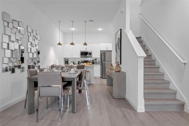 Building Photo - 395 Famagusta Dr