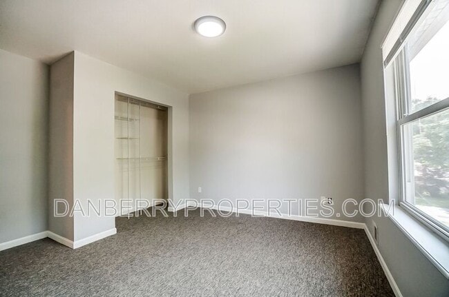 Building Photo - 3704 Willow Run Dr