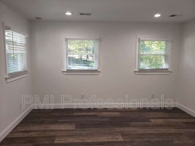 Building Photo - 3653 Cedar St