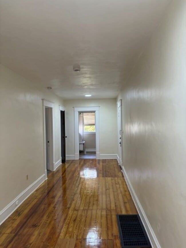 Building Photo - 216 Lafayette Ave NE