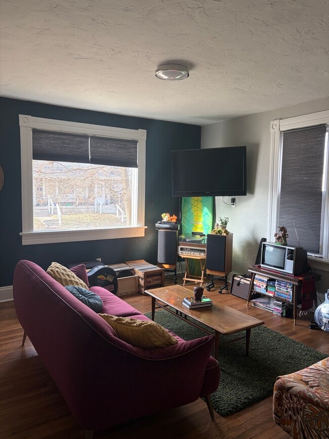 Building Photo - 2580 Deming Ave