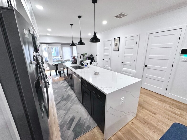 Building Photo - 1427 Parkwood Pl NW