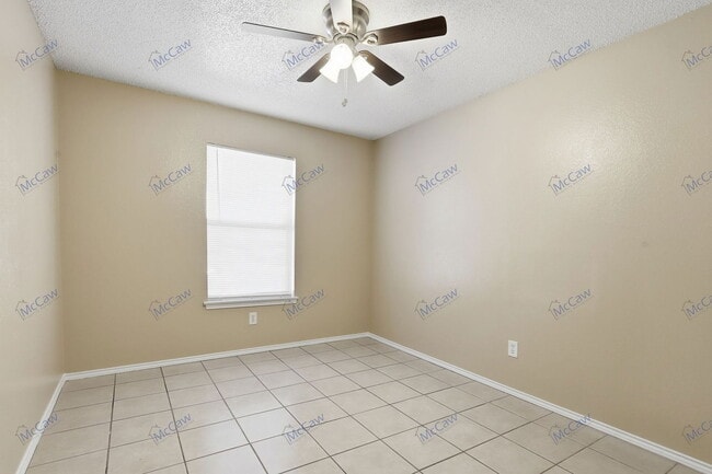 Building Photo - 3416 Colonial Dr