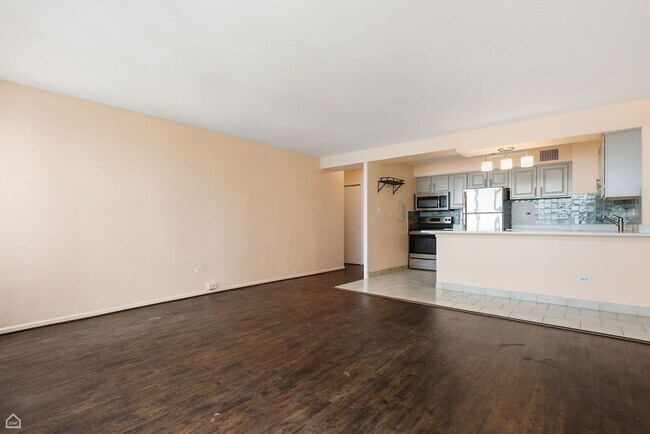 Building Photo - 6030 N Sheridan Rd