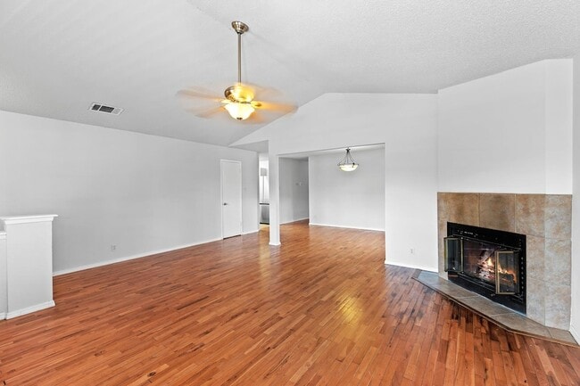 Building Photo - 607 Russet Valley Dr