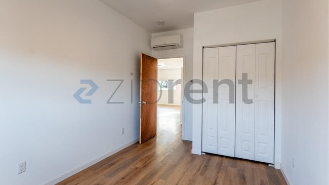 Building Photo - 307 E Thorn St