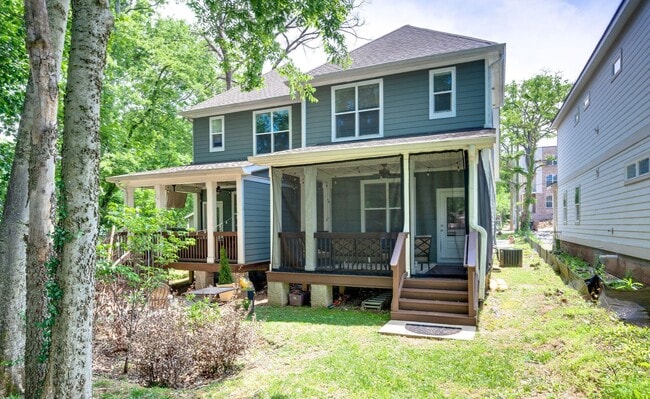 Building Photo - Beautiful 3BE/2.5BA by Invent Communities/...