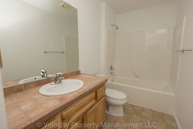 Building Photo - Charming Single Level Redmond Home!