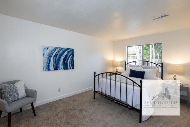 Building Photo - Monthly Rental Opportunity: Charming Singl...
