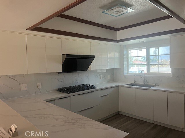 Building Photo - 15572 Los Altos Dr