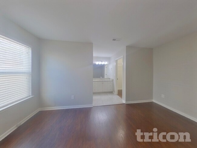 Building Photo - 204 Yukon Dr