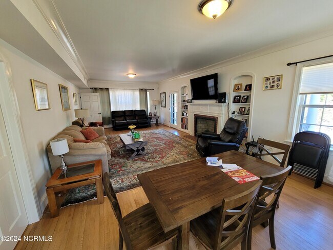 Building Photo - 111 Pollock St