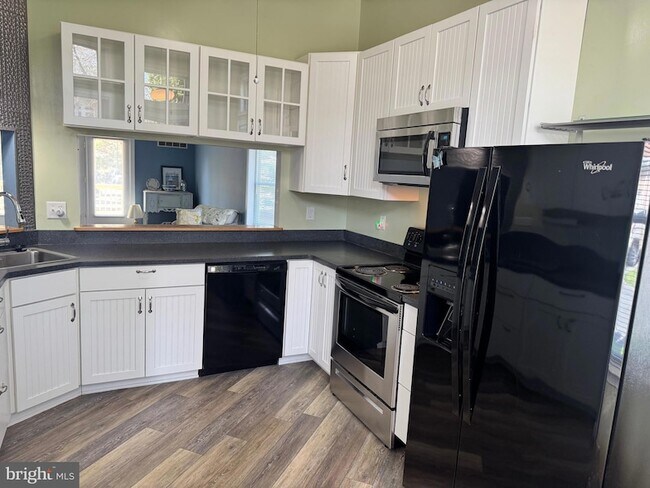 Building Photo - 8013 Bridgepointe Dr