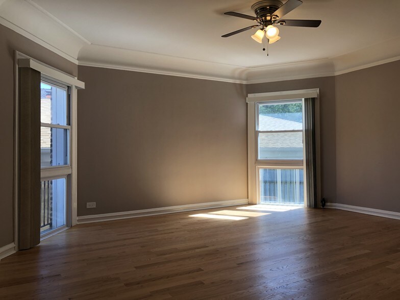 Building Photo - 6441 N Francisco Ave