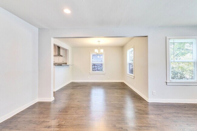 Building Photo - 1201 W 40th St