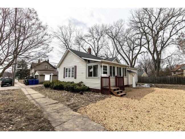 Building Photo - All Living Facilities on One Level. 3/1 Single Family Home.