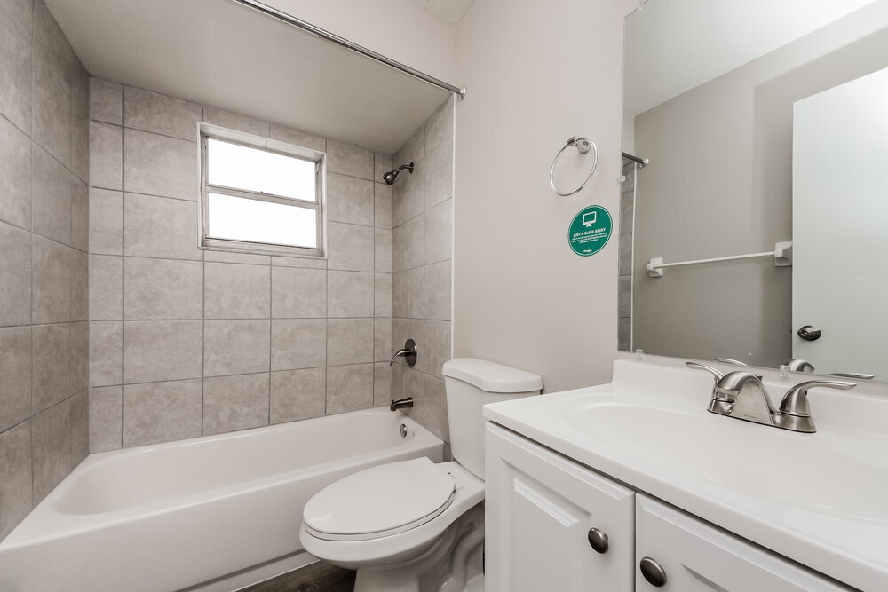 Building Photo - 242 Cheshire Ct