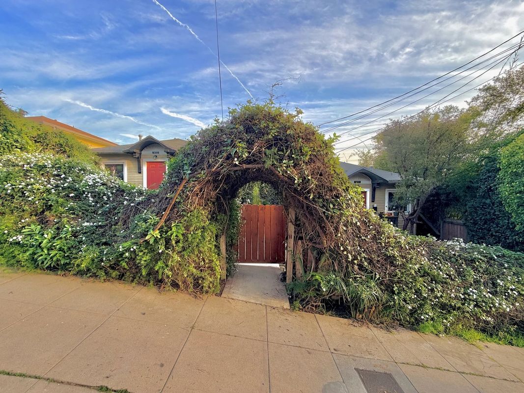 Building Photo - 1922 Preston Ave