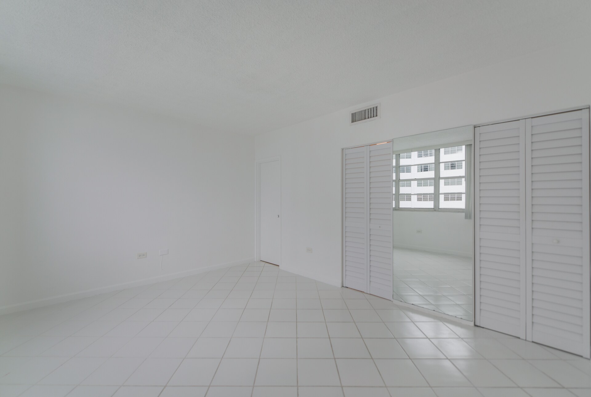 Building Photo - 801 Brickell Bay Dr