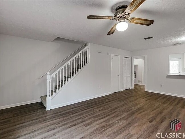 Building Photo - 209 Highland Park Dr