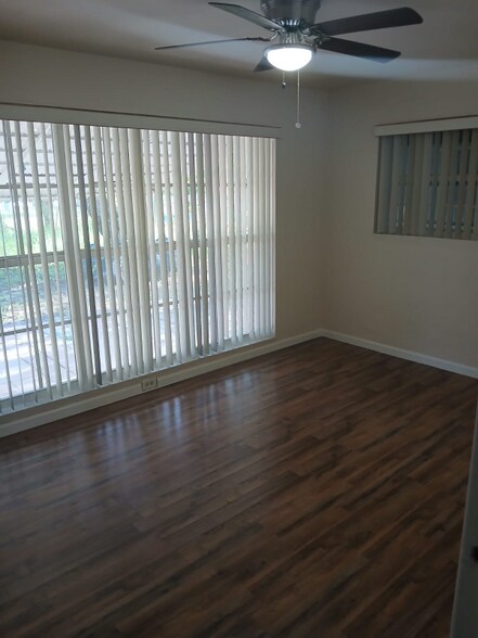Building Photo - 359 W Dayton Cir