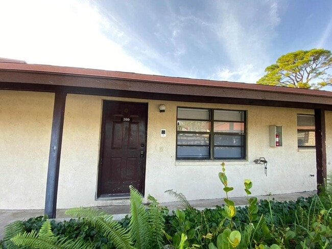 Building Photo - 403 Glenwood Dr