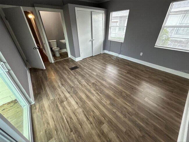 Building Photo - 620 5th Ave W