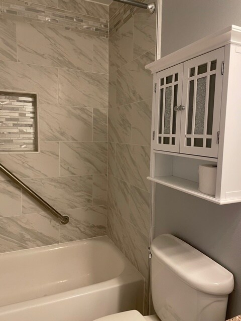 Building Photo - 1804 Colonial Village Way