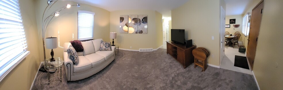 Furnished livingroom - 3306 Briar Oak St