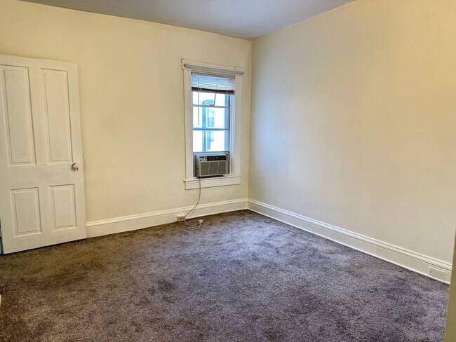 Building Photo - 319 N Charlotte St